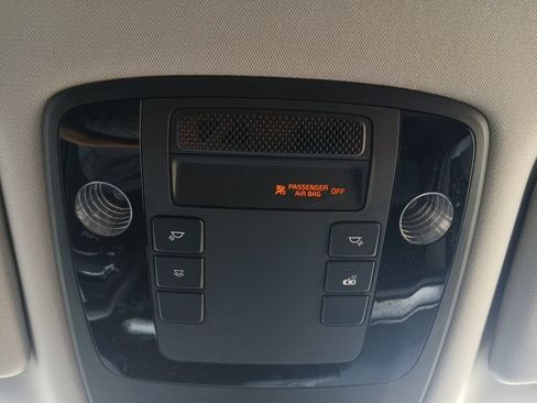 Used 2024 Kia Carnival LX FWD image 7