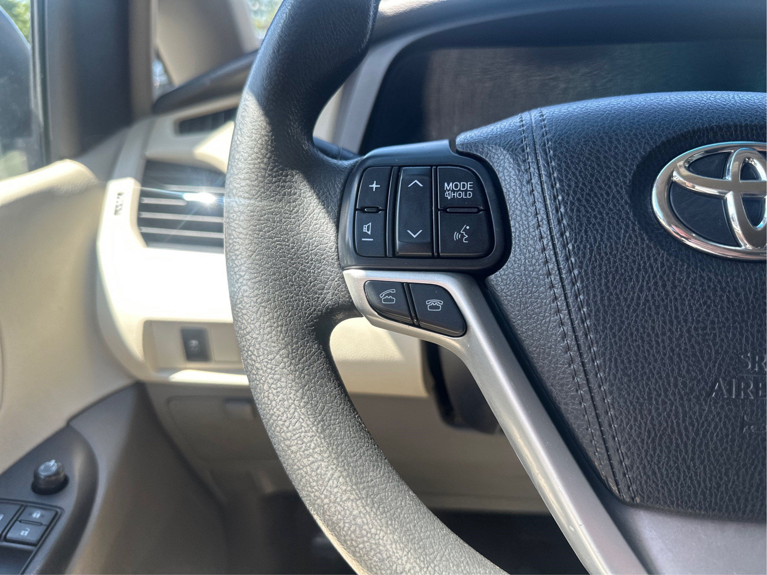 Used 2017 Toyota Sienna LE FWD image 30