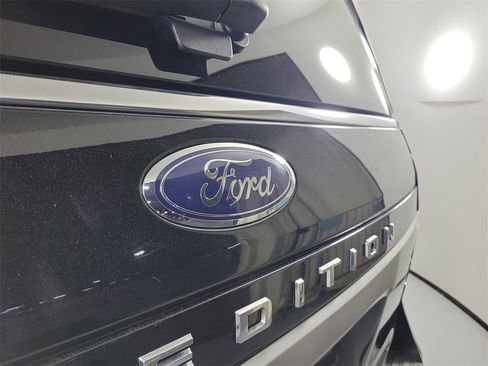 Used 2022 Ford Expedition XLT image 6