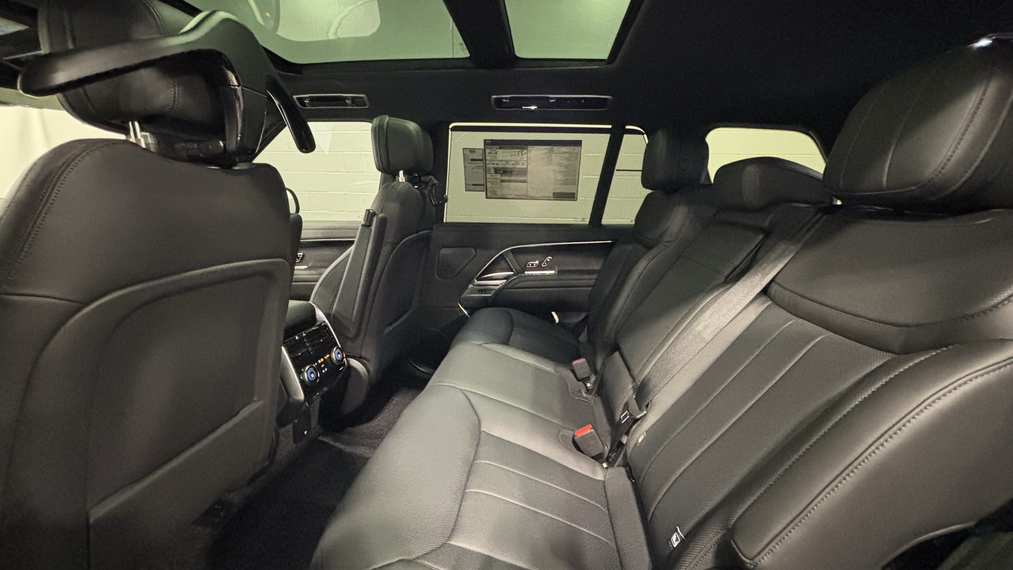 New 2026 Land Rover Range Rover Long Wheelbase SE AWD/4WD image 6