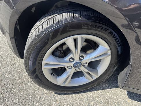 Used 2012 Ford Focus SE w/ SE Sport Pkg image 24