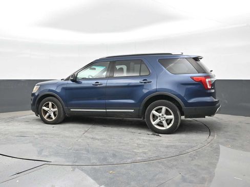 Used 2016 Ford Explorer XLT w/ Equipment Group 202A AWD/4WD image 3