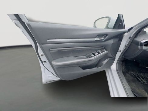 Used 2023 Nissan Altima 2.5 SL image 14