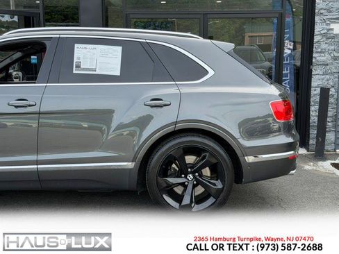 Used 2017 Bentley Bentayga AWD/4WD image 15
