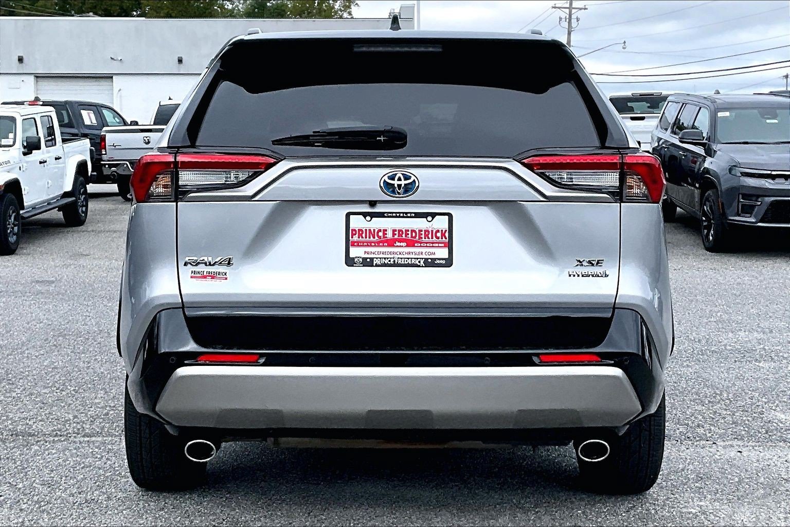 Used 2023 Toyota RAV4 XSE AWD/4WD image 4