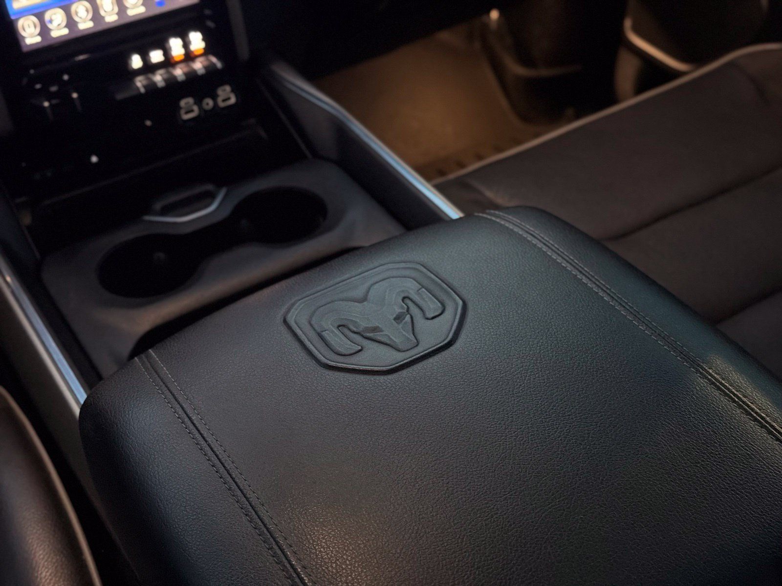 Used 2019 RAM 1500 Laramie AWD/4WD image 44