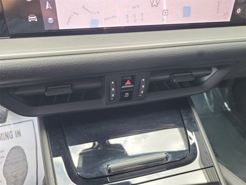 Used 2025 Porsche Cayenne Base image 32