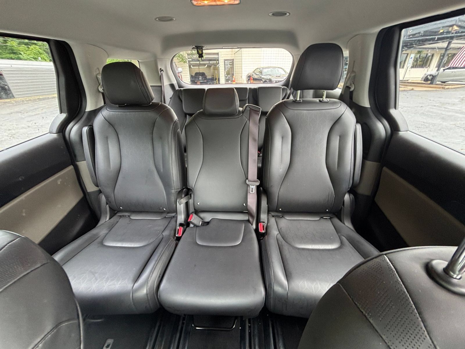 Used 2026 Kia Carnival FWD image 35