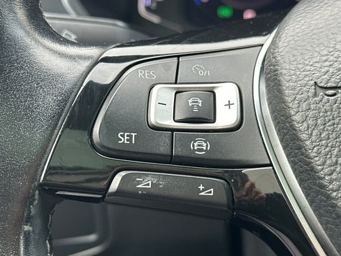 Used 2019 Volkswagen Tiguan SEL R-Line image 35