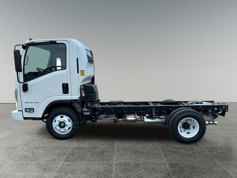 New 2025 Chevrolet Low Cab Forward image 4