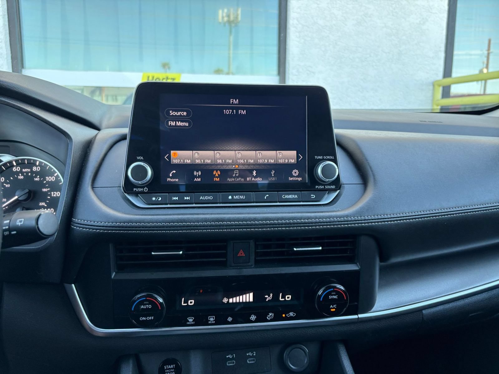 Used 2024 Nissan Rogue SV AWD/4WD image 16