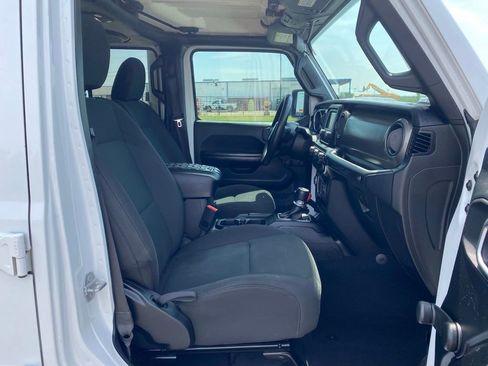 Used 2018 Jeep Wrangler Unlimited Sport AWD/4WD image 13