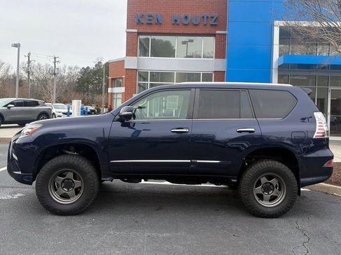 Used 2019 Lexus GX 460 image 2