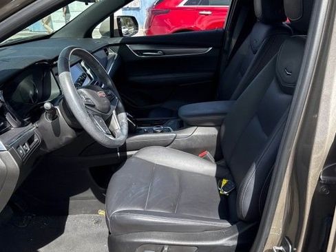 Used 2023 Cadillac XT5 Luxury image 3