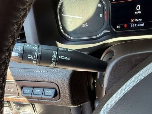 Used 2021 GMC Yukon Denali w/ Denali Premium Package AWD/4WD image 31