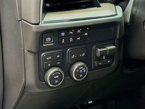 New 2026 Chevrolet Suburban High Country image 11