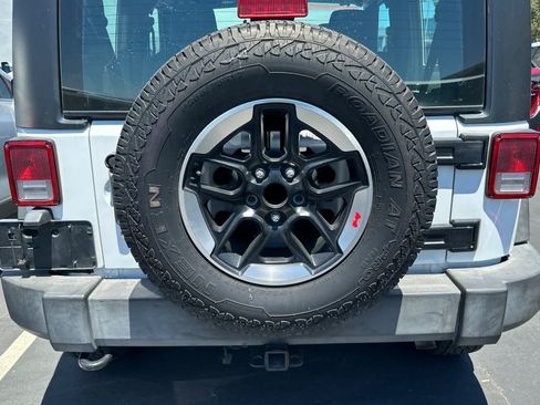 Used 2016 Jeep Wrangler Sport w/ Connectivity Group AWD/4WD image 16