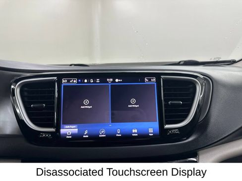 Used 2024 Chrysler Pacifica Touring-L FWD image 45