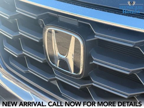 Used 2025 Honda Pilot EX-L image 8