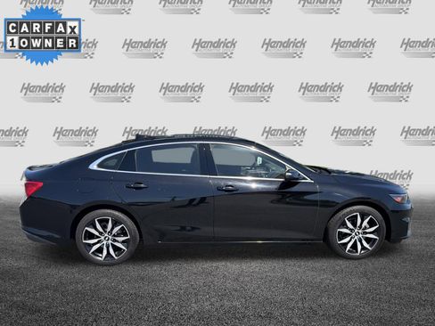 Used 2017 Chevrolet Malibu LT w/ Leather Package FWD image 11