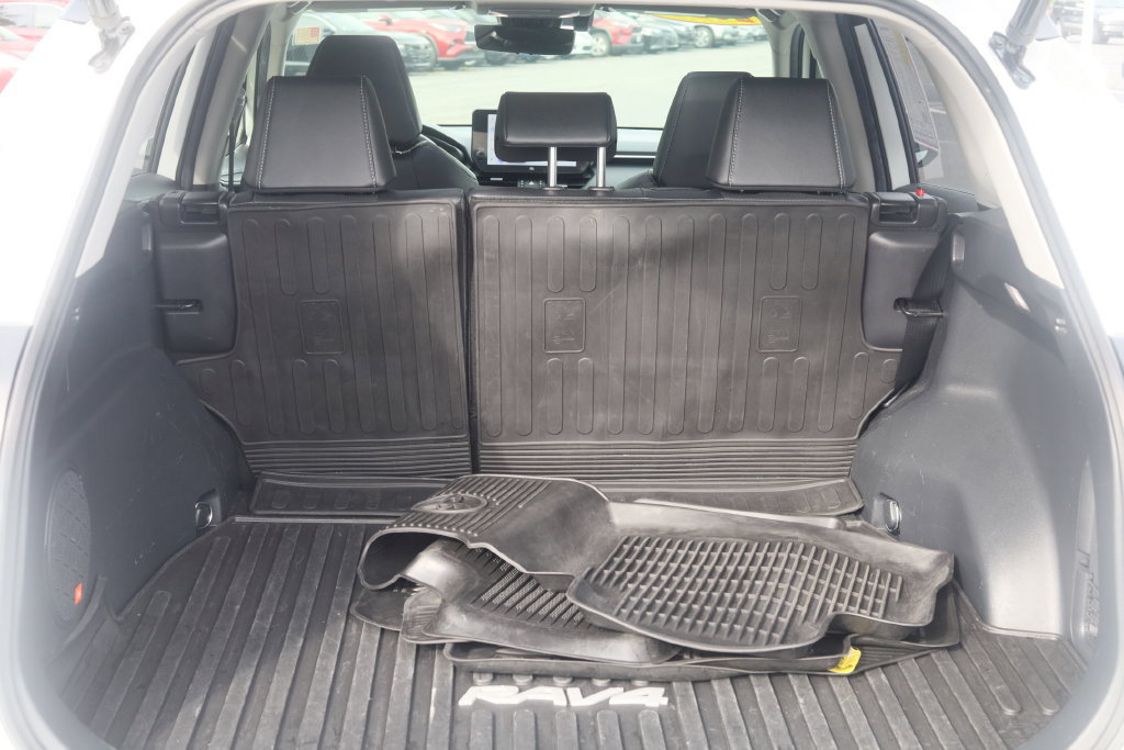 Used 2023 Toyota RAV4 Limited AWD/4WD image 28