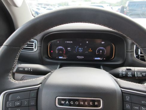 Used 2023 Jeep Wagoneer Series II w/ Premium Group I AWD/4WD image 32