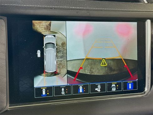 Used 2023 GMC Yukon XL Denali image 12