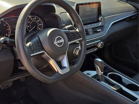 Used 2024 Nissan Altima 2.5 SV image 20