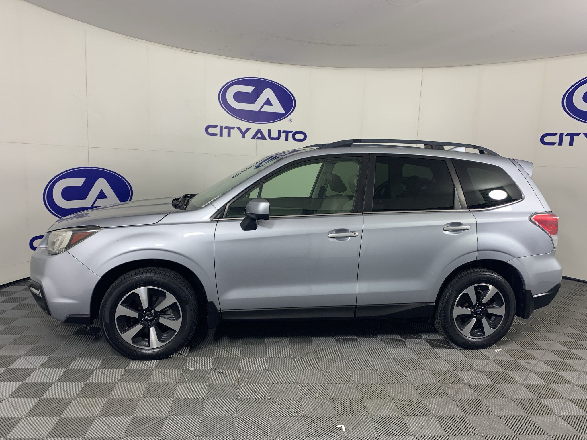 Used 2017 Subaru Forester 2.5i Limited AWD/4WD image 6