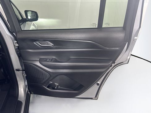 Used 2023 Jeep Grand Cherokee L Altitude image 33