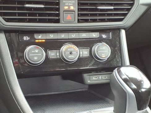Used 2024 Volkswagen Jetta SE image 9