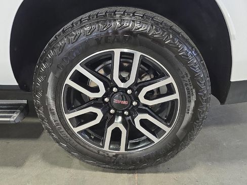 Used 2024 GMC Yukon XL AT4 w/ AT4 Premium Package image 25