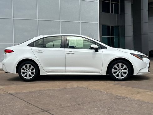 Used 2022 Toyota Corolla LE FWD image 3