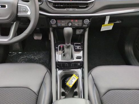 New 2026 Jeep Compass Latitude image 18