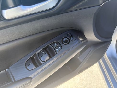 Used 2025 Nissan Altima 2.5 SV image 25