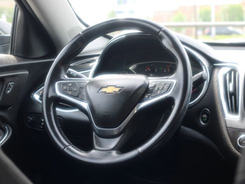 Used 2018 Chevrolet Malibu LT FWD image 14