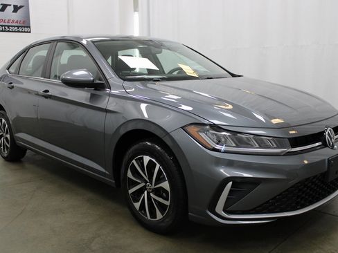 Used 2025 Volkswagen Jetta S image 4