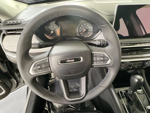 Used 2022 Jeep Compass Latitude AWD/4WD image 11