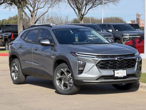 New 2026 Chevrolet Trax LT w/ Driver Confidence Package image 2