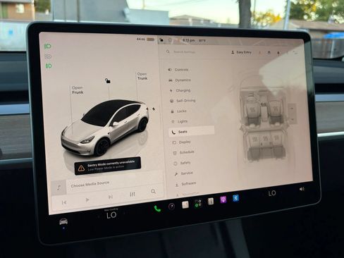 Used 2023 Tesla Model Y Performance AWD/4WD image 19