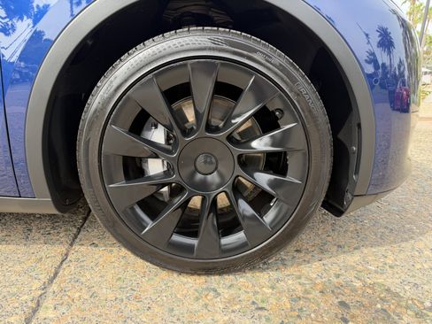 Used 2021 Tesla Model Y Long Range image 7