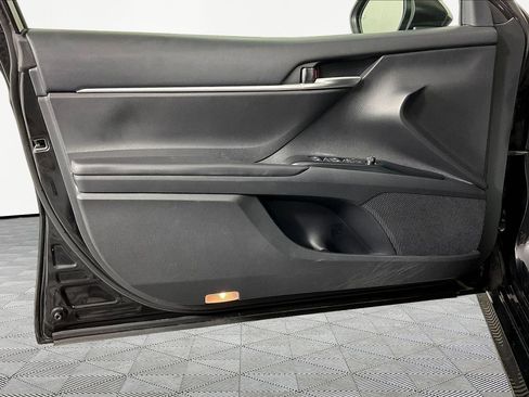 Used 2018 Toyota Camry LE w/ Convenience Package FWD image 19
