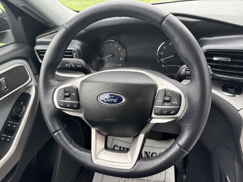 Used 2023 Ford Explorer XLT w/ Equipment Group 202A AWD/4WD image 8