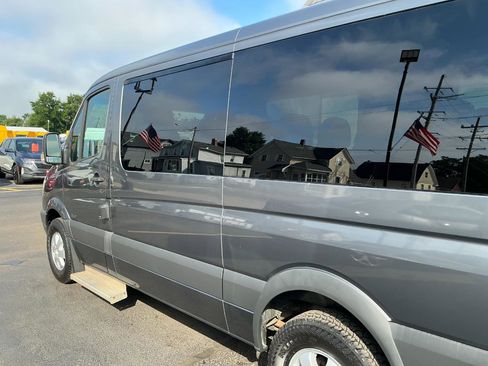 Used 2013 Freightliner Sprinter 2500 RWD image 26
