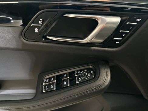 Certified 2025 Porsche Macan AWD/4WD image 12