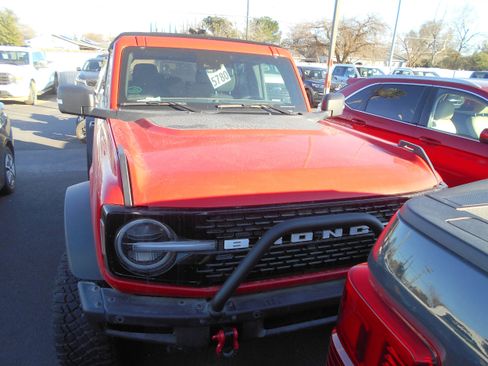 Used 2022 Ford Bronco 4-Door image 2