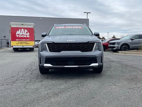 Used 2025 Kia Sorento S image 2