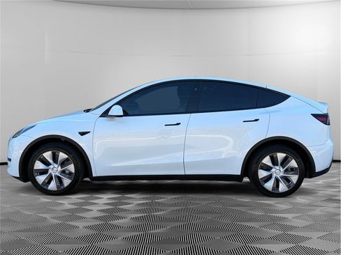Used 2023 Tesla Model Y Long Range AWD/4WD image 2
