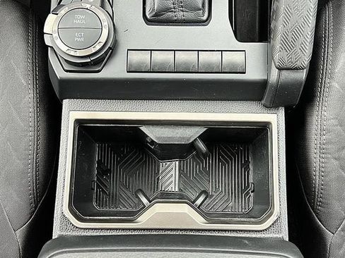 Used 2024 Toyota Tacoma SR5 AWD/4WD image 36