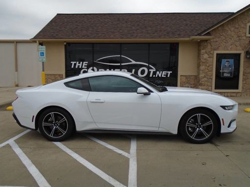 Used 2024 Ford Mustang Coupe image 5